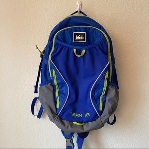 REI Tarn 18 Blue and Lime Green Daypack Backpack Youth Kids Hiking Camping